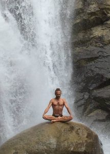 Sattva Yoga Chamonix Hamsa Hubert de Tourris Ashtanga Vinyasa Hatha Yin Nature Montagne meditation contemplation