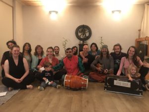 Kirtan Bhakti yoga sattva chamonix hamsa